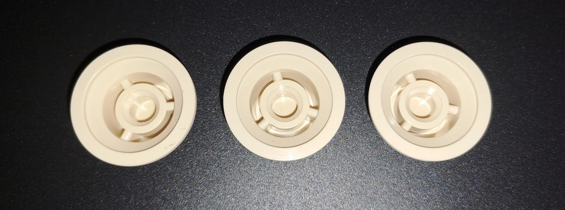 SET KNOBS 60's AGED WHITE STRATOCASTER PER BLACK STRAT con font "Greenish" - immagine 3